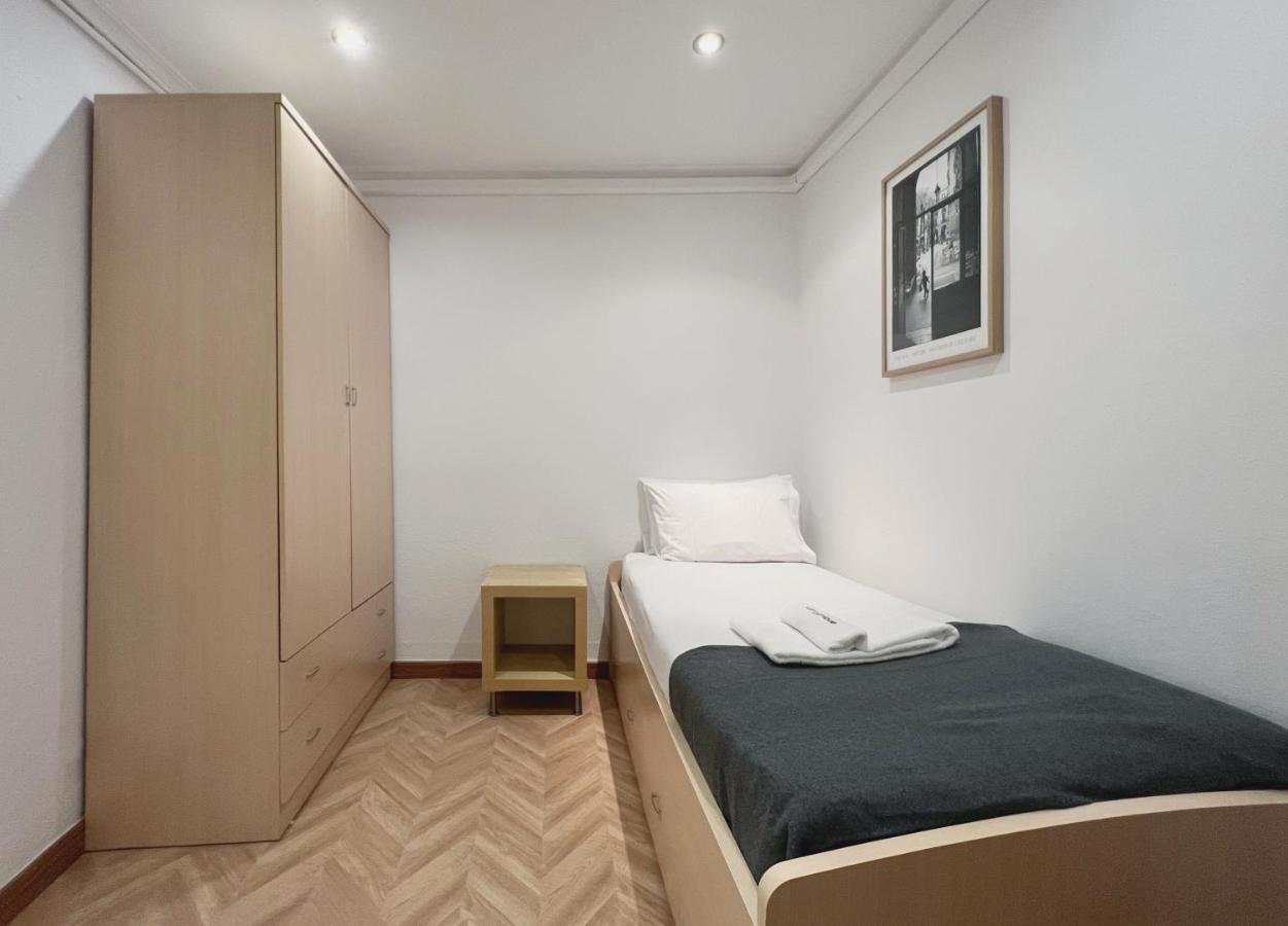 Stay U-Nique Apartments Calabria Barcellona Esterno foto